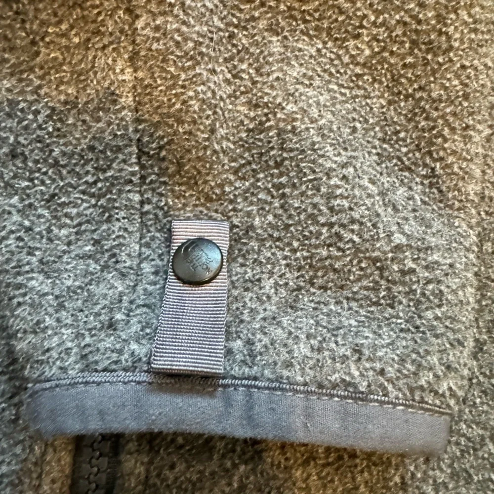 The North Face Mens classic full zip layering fleece